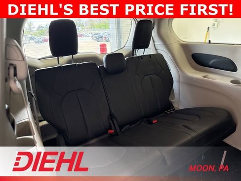 Used 2019 Chrysler Pacifica Touring-L w/ Advanced Safetytec Group FWD image 11