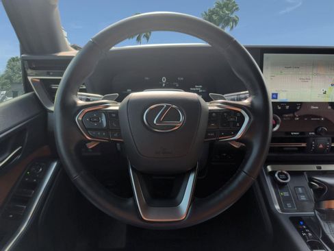 Used 2025 Lexus GX 550 w/ Cold Area Package AWD/4WD image 13