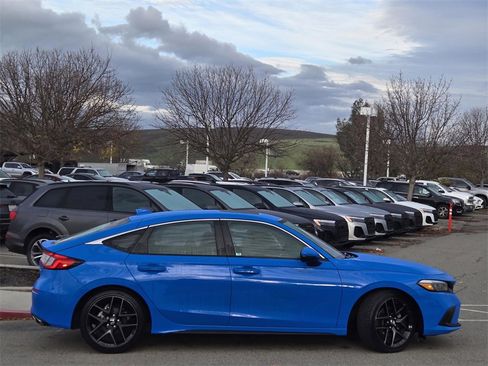 Certified 2024 Honda Civic Sport Touring image 3