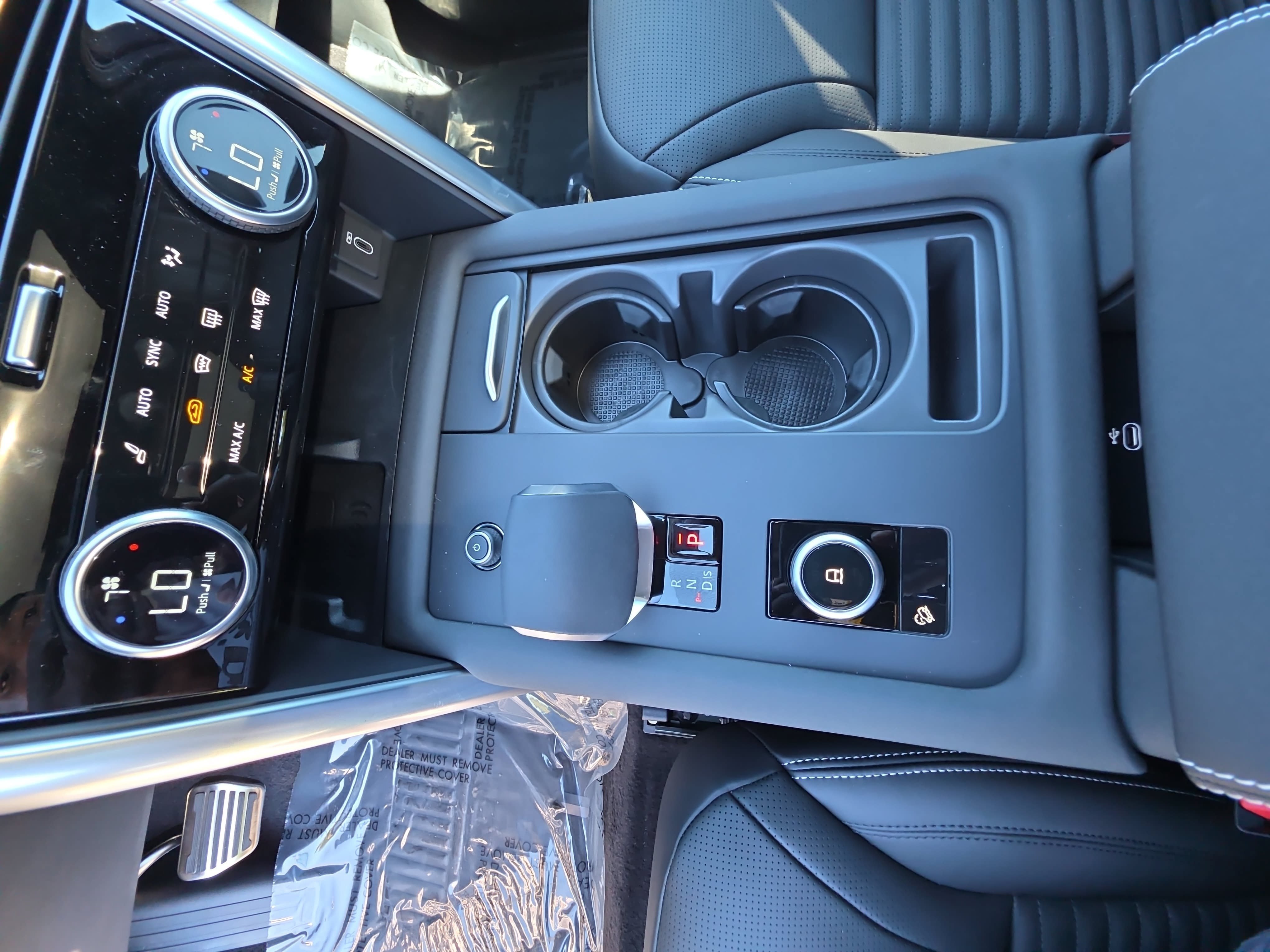 New 2026 Land Rover Discovery Limited Edition AWD/4WD image 25