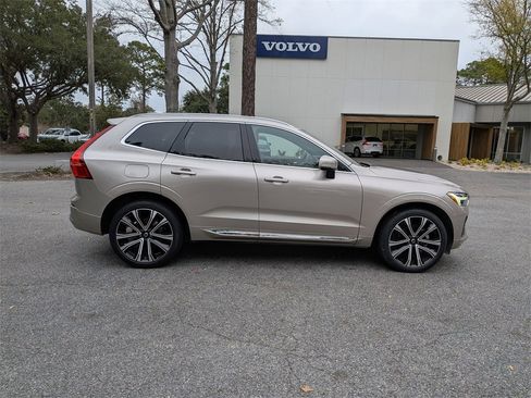 Certified 2023 Volvo XC60 B5 Ultimate image 3