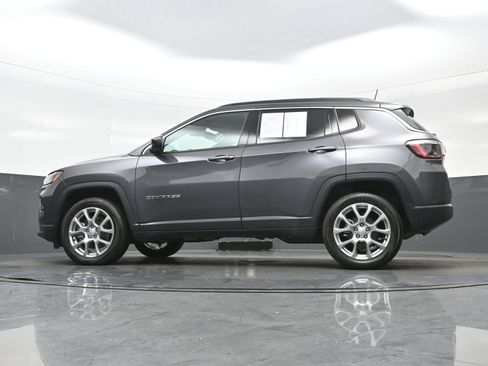 Used 2024 Jeep Compass Latitude AWD/4WD image 28