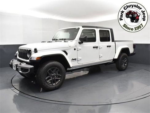 New 2025 Jeep Gladiator Sport image 3