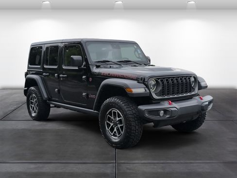 Used 2024 Jeep Wrangler Unlimited Rubicon AWD/4WD image 2