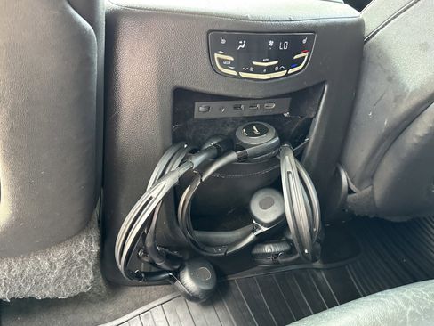 Used 2019 Cadillac Escalade ESV Luxury image 17