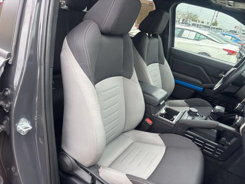 Used 2025 Toyota Tacoma TRD Off-Road AWD/4WD image 33