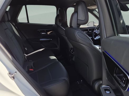 Used 2025 Mercedes-Benz GLC 300 image 28