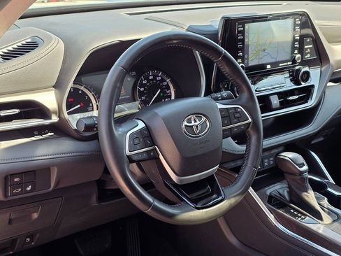 Used 2022 Toyota Highlander Limited image 22