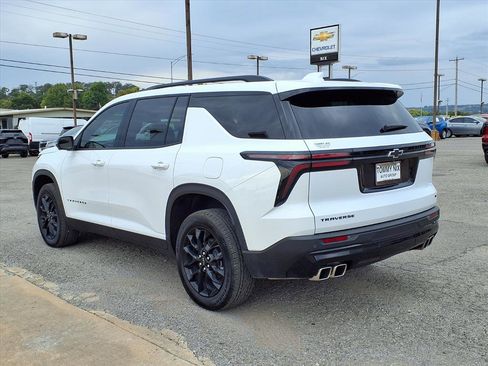 Used 2024 Chevrolet Traverse LT w/ Midnight/Sport Edition image 2