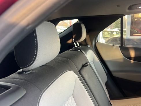 Used 2020 Chevrolet Equinox LT image 23
