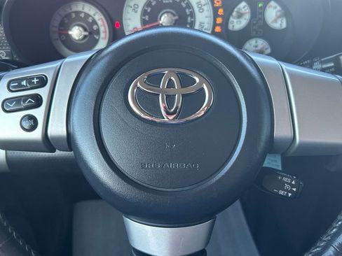 Used 2007 Toyota FJ Cruiser 4WD image 10