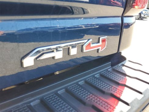 Certified 2022 GMC Sierra 2500 AT4 w/ AT4 Preferred Package image 11