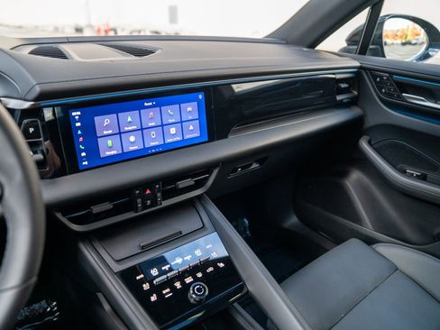 Used 2025 Porsche Macan Electric image 15