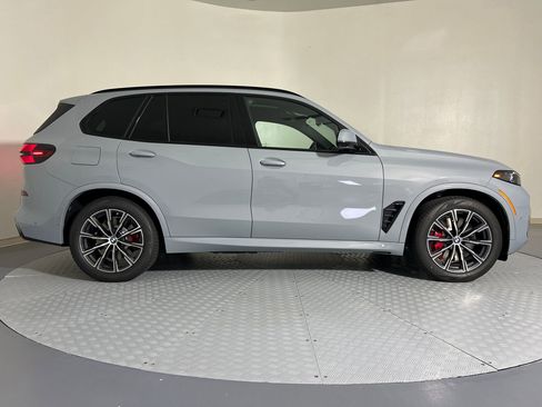Used 2026 BMW X5 xDrive50e image 7