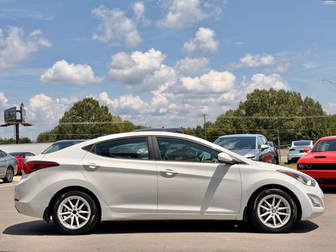 Used 2016 Hyundai Elantra SE w/ Option Group 02 FWD image 8