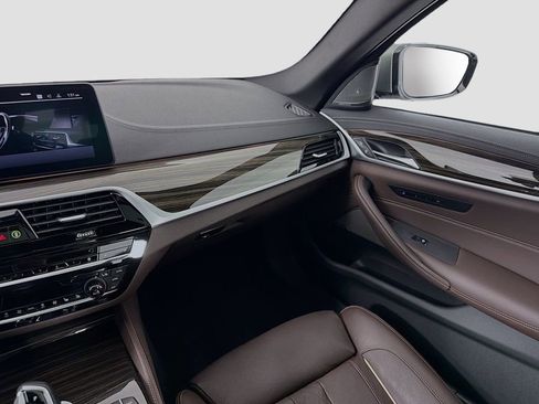 Used 2021 BMW M550i xDrive w/ Dynamic Handling Package image 26