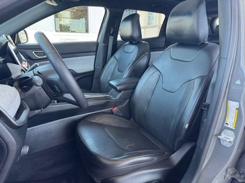 Used 2023 Jeep Compass Latitude w/ Sun and Sound Group AWD/4WD image 21