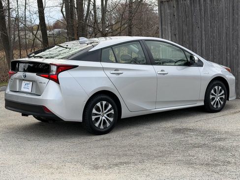 Used 2020 Toyota Prius LE AWD/4WD image 7