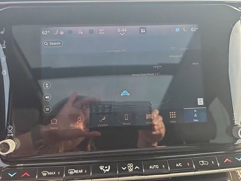 Used 2024 Jeep Wagoneer L Series III w/ Premium Group I image 4