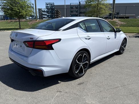 Used 2024 Nissan Altima 2.5 SR image 9