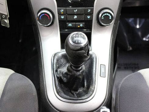 Used 2014 Chevrolet Cruze LS image 28