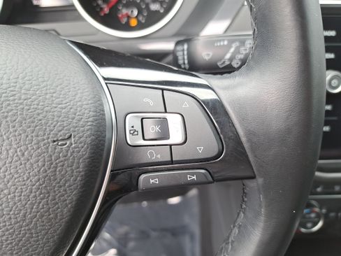 Used 2018 Volkswagen Tiguan SE FWD image 18