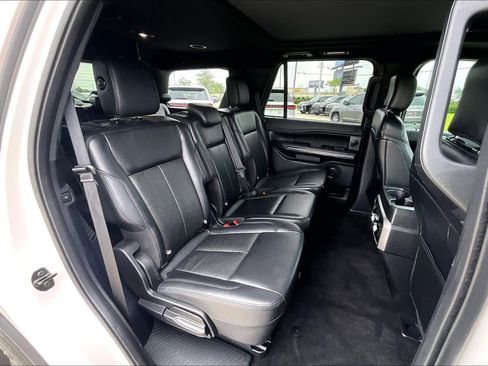 Used 2019 Ford Expedition XLT w/ Equipment Group 202A RWD image 20