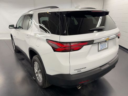 Used 2023 Chevrolet Traverse LT image 3