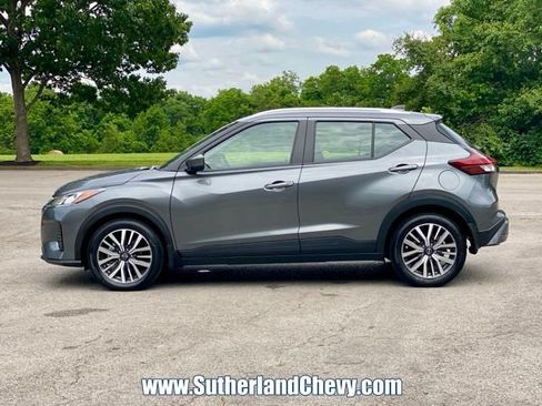 Used 2022 Nissan Kicks SV FWD image 4