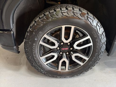 Used 2022 GMC Sierra 1500 AT4 w/ AT4 Premium Package image 9