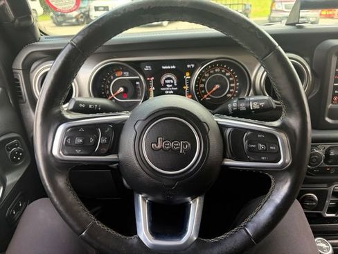 Used 2019 Jeep Wrangler Unlimited Sahara w/ Cold Weather Group AWD/4WD image 33