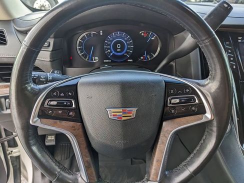 Used 2019 Cadillac Escalade Luxury AWD/4WD image 35