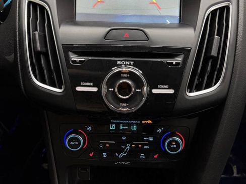 Used 2018 Ford Focus SEL w/ Cold Weather Package FWD image 28