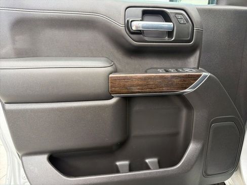 Used 2021 GMC Sierra 1500 SLE w/ X31 Off-Road Package image 18