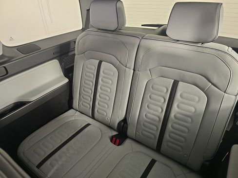 Used 2025 Rivian R1S Adventure image 22