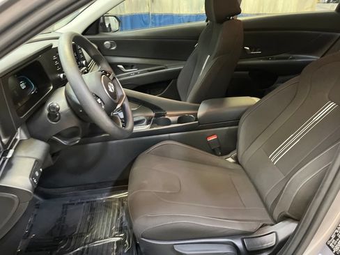 Used 2025 Hyundai Elantra Hybrid FWD image 14