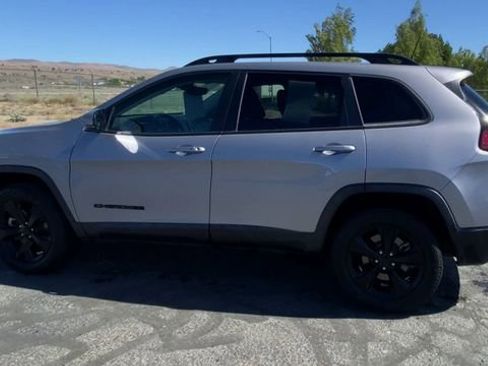 Used 2021 Jeep Cherokee Latitude Plus AWD/4WD image 6