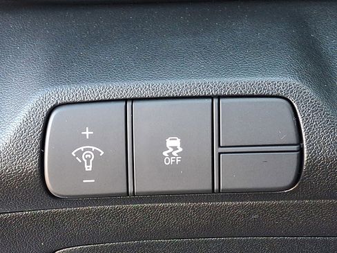 Certified 2025 Hyundai Elantra Sport image 27