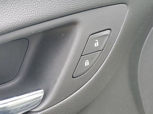 Used 2020 Chevrolet Equinox LT image 24