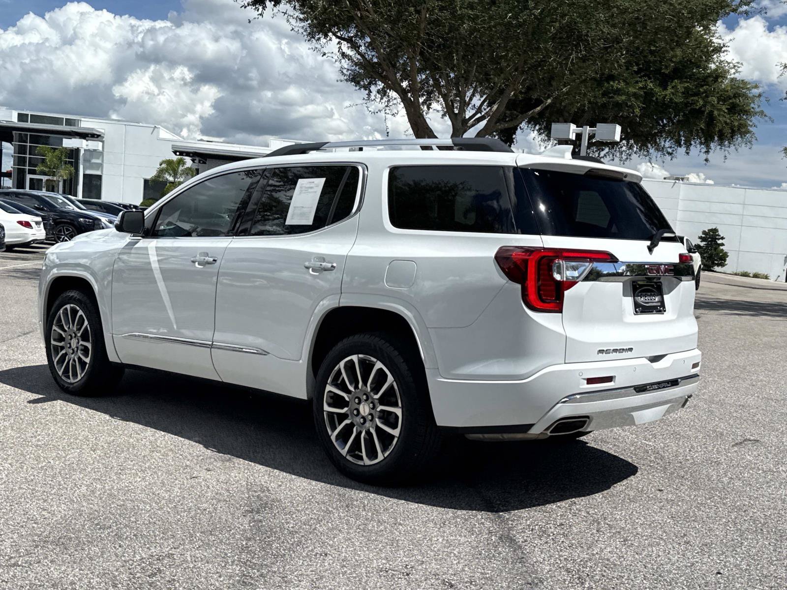 Used 2023 GMC Acadia Denali w/ Denali Technology Package FWD image 5