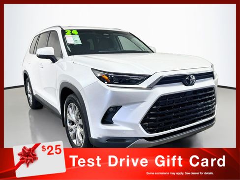Used 2024 Toyota Grand Highlander FWD image 1