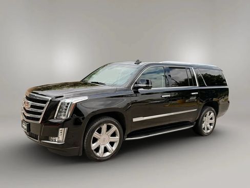 Used 2017 Cadillac Escalade ESV Premium Luxury RWD image 9