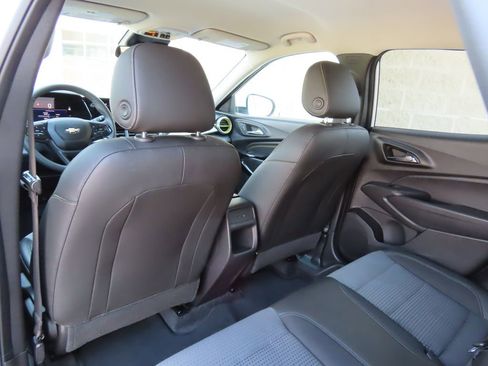 Certified 2025 Chevrolet Trax LT FWD image 21