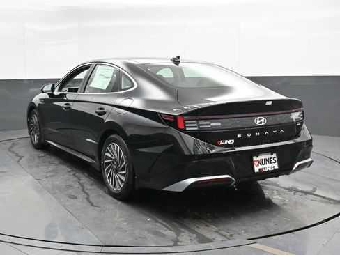New 2025 Hyundai Sonata Limited image 11