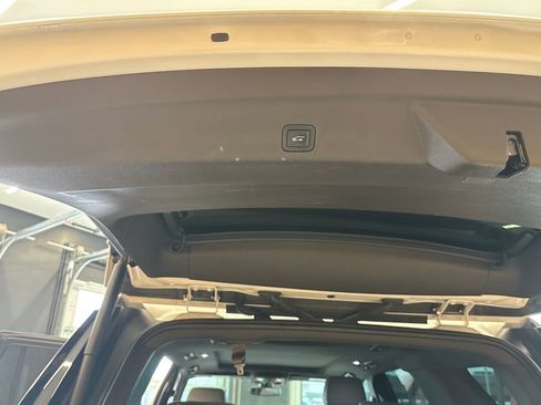 Used 2021 GMC Yukon SLT w/ SLT Premium Package image 40