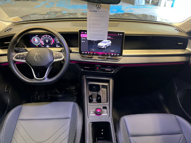 Certified 2025 Volkswagen Tiguan SE FWD image 19
