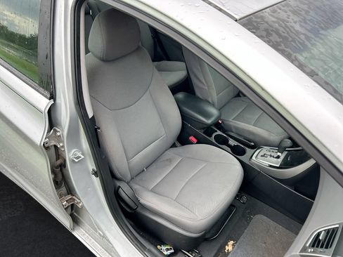 Used 2013 Hyundai Elantra GLS FWD image 27