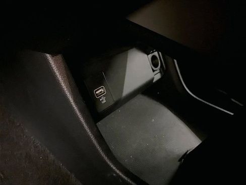 Used 2021 Honda HR-V LX image 31