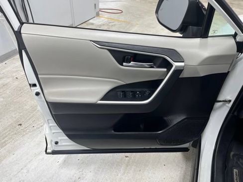 Used 2022 Toyota RAV4 XLE AWD/4WD image 26