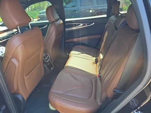 Used 2023 Lincoln Nautilus Reserve FWD image 3